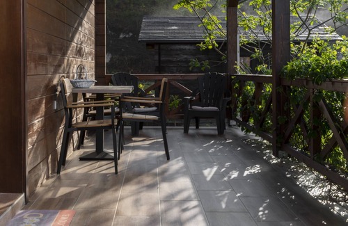 Ostarski Stanovi Apartment | With a breathtaking view, rest in the heart of nature, located next to Plitvice!