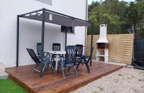 Porto de Mos House | With a view of Serra de Aire e Candeeiros, with a calm location (Petfriendly).