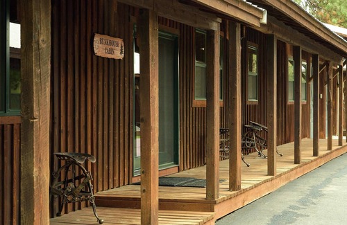 Superior Cabin | With breathtaking views of Sheep Mountain, the Bunkhouse Cabin is a single-level residence with two bedrooms and two full baths. Sleeps 10 with easy access to the Six8 Saloon and entertainment area with horseshoe and fire pits. Generous outdoor space
