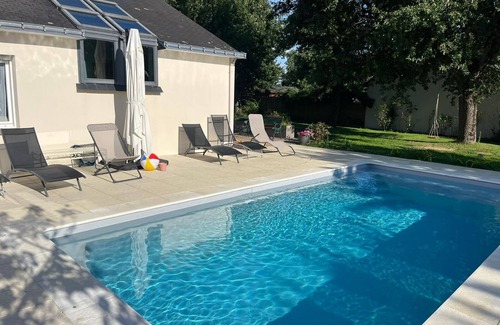 Baden House | With heated pool 5km from beaches, sailing school, trails, pier.