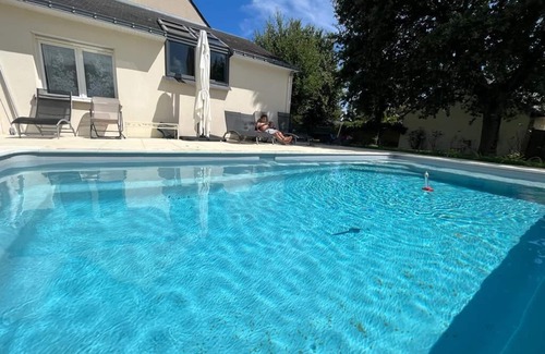 Baden House | With heated pool 5km from beaches, sailing school, trails, pier.