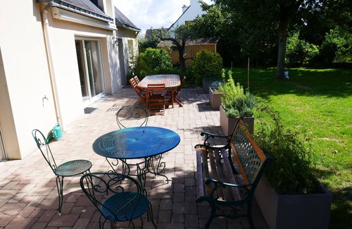 Baden House | With heated pool 5km from beaches, sailing school, trails, pier.