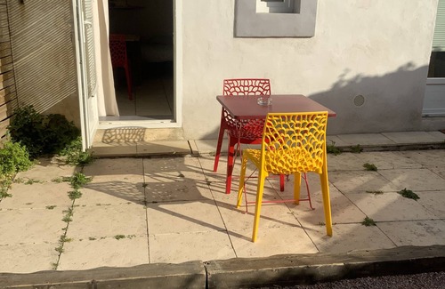 7th Arrondissement Apartment | With or without a car: shops, beaches, town centre, transport etc.