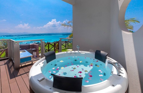 Nakijin House | With private pool Fully equipped with BBQ equipment A villa with a panoramic view of Kouri Ohashi /Kunigami-gun Okinawa