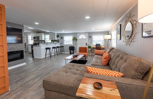Southeast Raleigh House | WITHIN MINUTES TO COASTAL CREDIT UNION MUSIC PK & WALNUT CREEK SOFTBALL COMPLEX