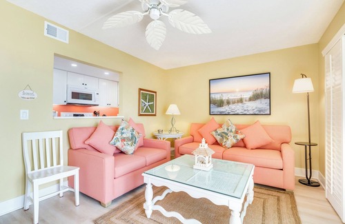 Sanibel Condo | Within steps of the beach. Great views of the Ocean. A little piece of paradise.