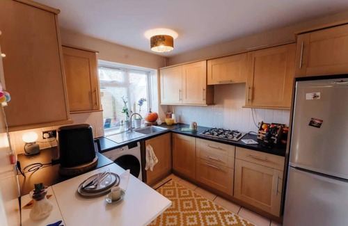 Witney House | Witney Cotswolds: Comfortable 2-Bedroom Home for 4 Guests