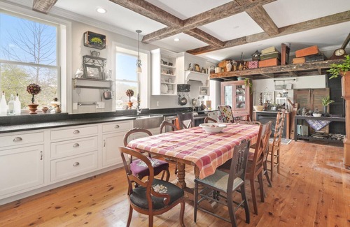 Adamstown House | Wizard's Escape, Sleeps 15+, 2 Escape Rooms, Pool and Game rooms