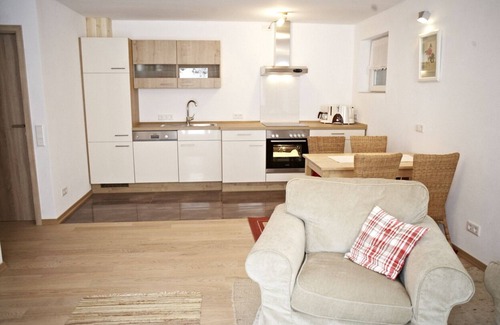 Osterhofen Apartment | "Wohnung am Bach" - very quiet area with its own terrace and garage