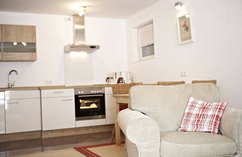 Osterhofen Apartment | "Wohnung am Bach" - very quiet area with its own terrace and garage