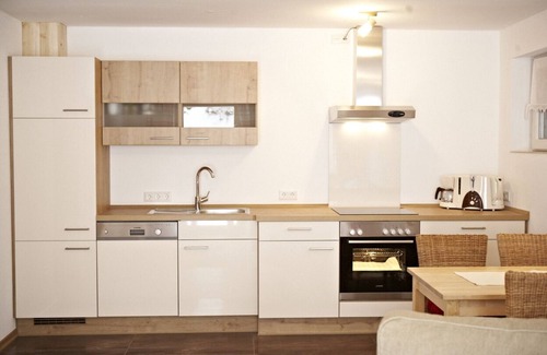 Osterhofen Apartment | "Wohnung am Bach" - very quiet area with its own terrace and garage