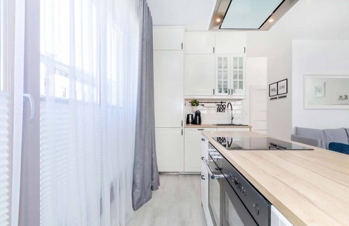 Swinoujscie Apartment | Wojska Polskiego 16D | 2 Bedroom Apartment | Desk