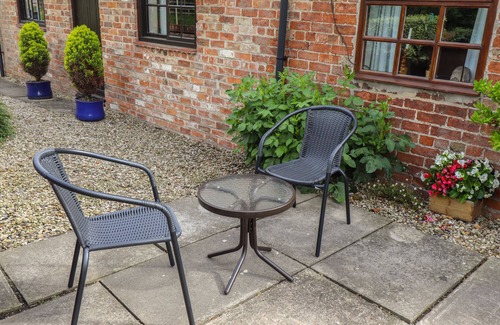 Horncastle Cottage | WOLDSEND COTTAGE, pet friendly, with open fire in Horncastle