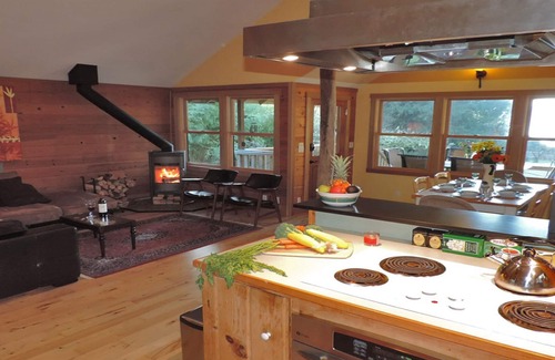 South Colby Cabin | Wolf Glen: Cozy cabin near the beach on Vashon!
