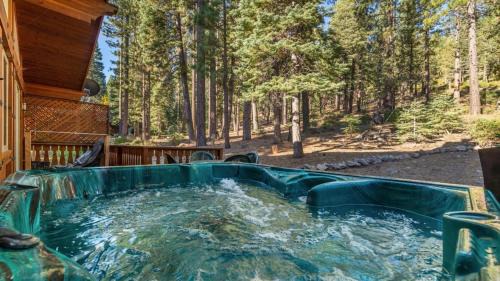 Truckee House | Wolfs Lair by AvantStay Swiss Chalet w Private Hot Tub Access to Northstar Resort Community