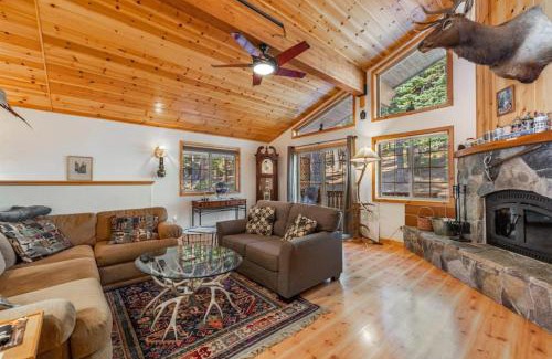 Truckee House | Wolfs Lair by AvantStay Swiss Chalet w Private Hot Tub Access to Northstar Resort Community