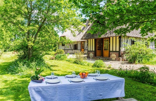 Saint-Georges-du-Mesnil Villa | Wonderful private villa for 10 people with WIFI, TV and pets allowed
