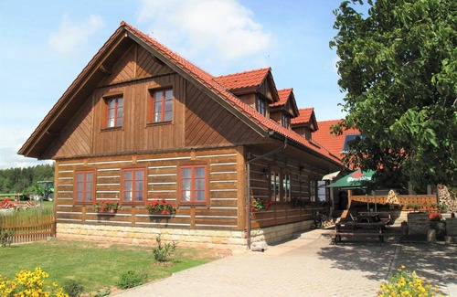 Uhlejov Villa | Wonderful private villa for 24 people with private pool, WIFI, TV, terrace, pets allowed and par.