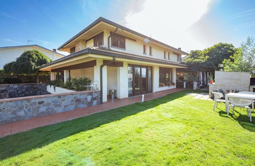 Terranuova Bracciolini Villa | Wonderful private villa for 10 guests with hot tub, WIFI, private pool, A/C and panoramic view