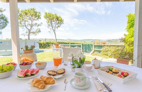 Montenero di Bisaccia House | Wonderful private villa for 9 guests with WIFI, private pool, TV, terrace, pets allowed and park.