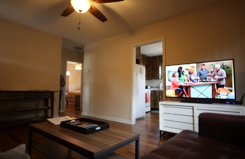 Bouldin House | Wonderful 2/1 in Bouldin area.Walk to food trailers, Zilker and Barton Springs!