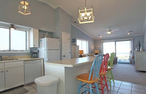 Ocean Isle Beach Condo | Wonderful 2-bedroom condo in Ocean Isle with 4 minute walk to the beach.