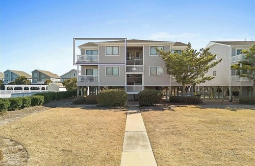 Ocean Isle Beach Condo | Wonderful 2-bedroom condo in Ocean Isle with 4 minute walk to the beach.