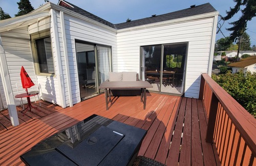 Bremerton House | Wonderful 3-bedroom house with water view