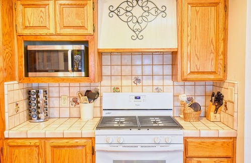 North Clairemont House | Wonderful 3 Bedroom House w/Pool Close to the beaches, Zoo, much more!