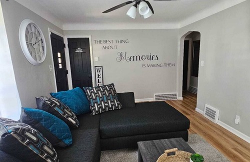 Euclid House | Wonderful 3-bedroom house with AC and WiFi in delightful Euclid