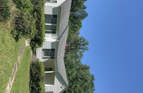 Blackshear House | Wonderful 3 Bedroom, 2 Bath home perfect for families and groups