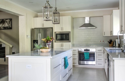 Gibbs Bay House | Wonderful 4 bedroom holiday house with private pool near the beach