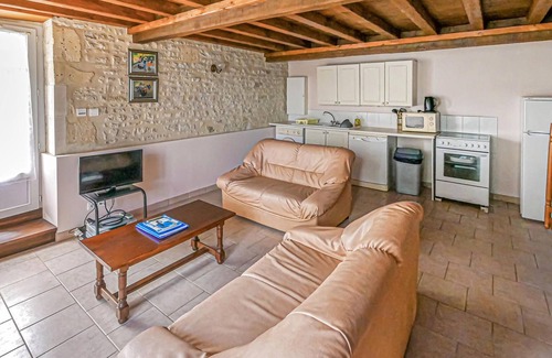 Saint-Hilaire-de-Villefranche House | Wonderful accommodation in century-old building in the countryside.