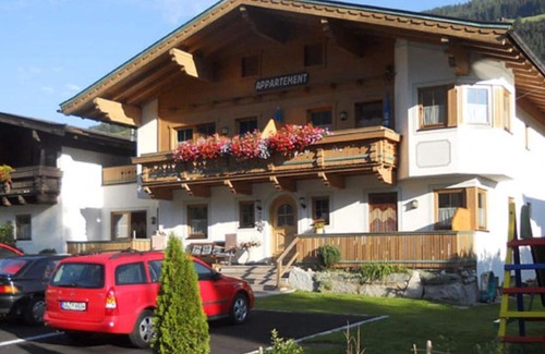 Wald im Pinzgau Apartment | Wonderful Apartment in Wald im Pinzgau with Balcony
