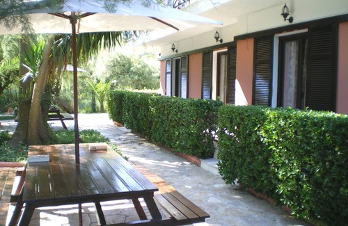 Molos Villa | Wonderful Apartments in a stunning enviroment by the sandy beach in Corfu