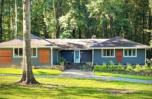 Fayetteville House | Wonderful Artistic Retreat, close to everything.