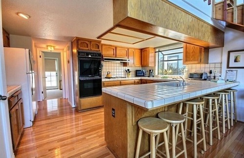 Marine Terrace House | Wonderful Cambria Oceanview Home Within Walking Distance to the Sea