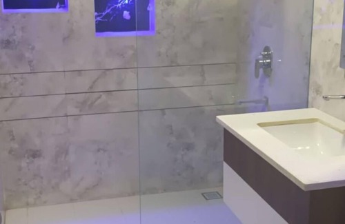 Panchkula Urban Estate Bed & Breakfast | Wonderful clean and modern Apartment in City Beautiful.