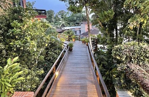 Juquehy Condo | Wonderful condo house, green pool, beach service, 90m from the beach