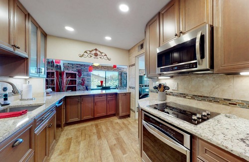 Carefree Condo | Wonderful condo with pool, fireplace, W/D, & grill - golf nearby