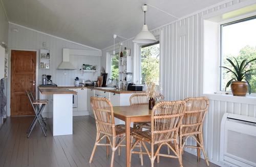 Tysvaer House | Wonderful cottage in fantastic, sheltered location right by the Førresfjorden.