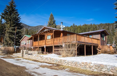 Red River Cabin | Wonderful, family friendly 5 Bedroom Cabin in Downtown Red River!