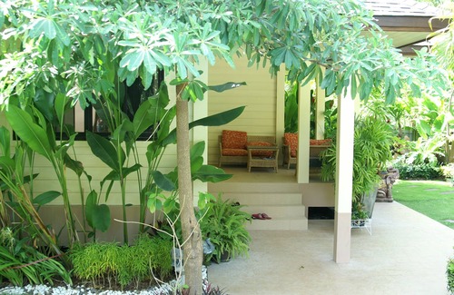 Hua Thanon Villa | Wonderful Family Garden Villa, very close to the beach, private and spacious.