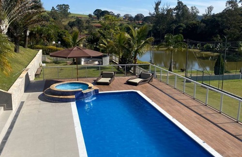 Extrema House | WONDERFUL FARM WITH OUTDOOR FIREPLACE/HEATED POOL Different price for holidays