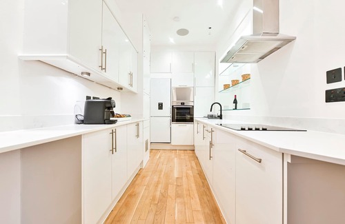 Fitzrovia Apartment | Wonderful Fitzrovia 3 Bed Apartment