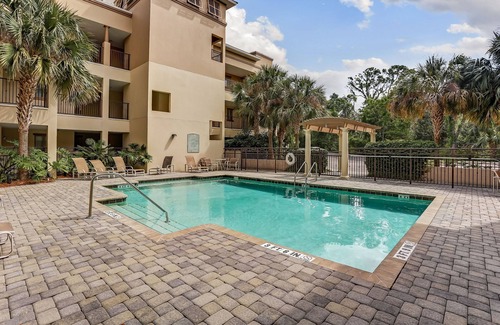 Fernandina Beach Condo | Wonderful Home Close to Beach w/Shared Pool, Free WiFi, Central AC, W/D