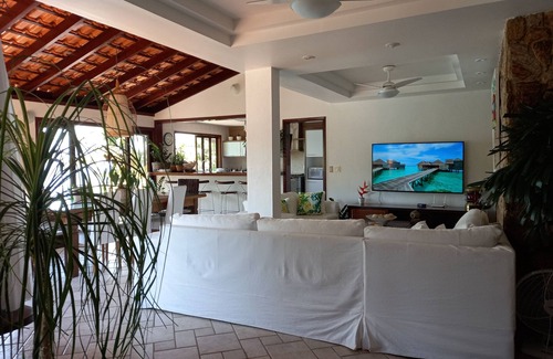 Vila Velha House | Wonderful house by the water in Angra dos Reis.