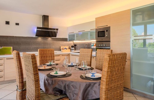 Casnate Con Bernate Villa | Wonderful villa with private pool, A/C, WIFI, TV, patio, pets allowed, panoramic view and parking