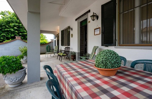 Vigliano d'Asti House | Wonderful private villa for 6 guests with terrace, pets allowed and parking