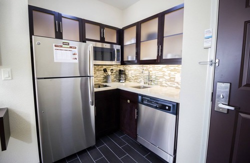 Plano Apartment | Wonderful King Studio | Enjoy Free Breakfast, Free Wi-Fi, and an Outdoor Pool